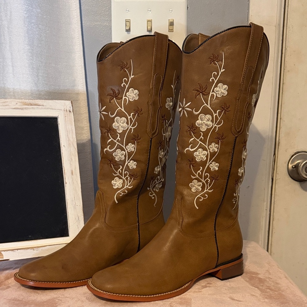 Brown Cowgirl Boots with Floral Embroidery